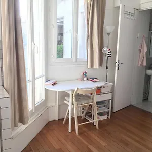 Located Flat In Saint-germain-des-prés Appartement