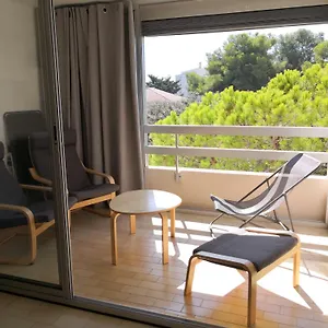  Appartement Calme à Giens , 2 Pas Du Port Et Des Plages France