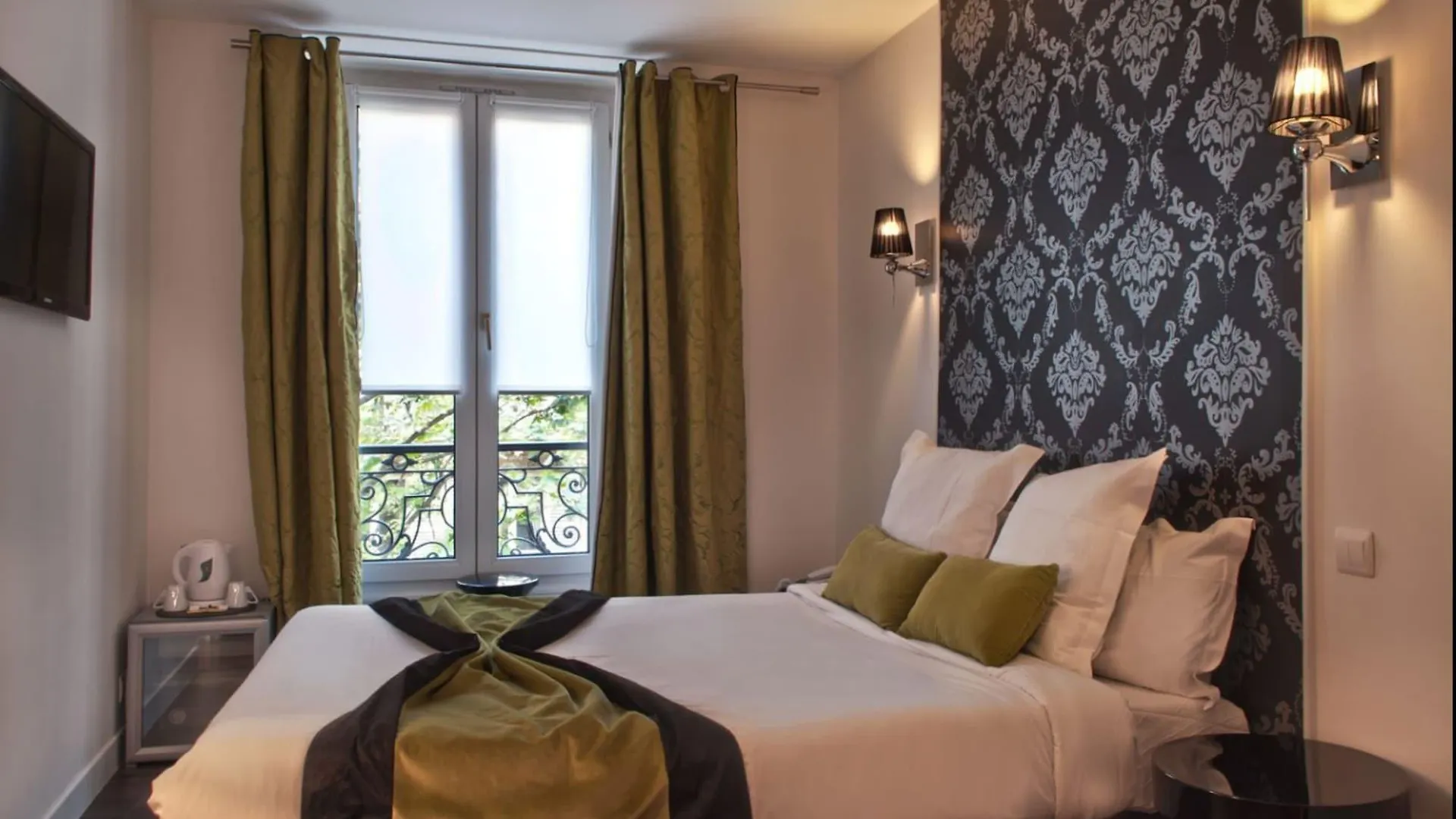 פריז Hotel B Square