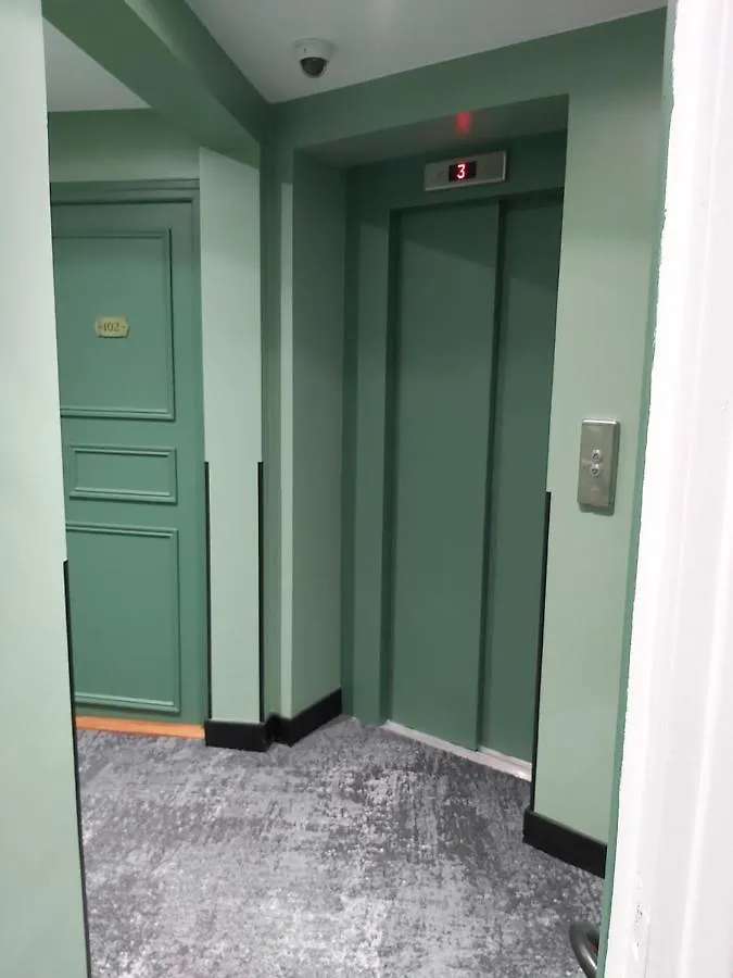 ***  פריז Hotel B Square צרפת