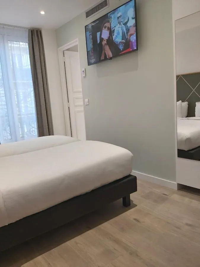 פריז Hotel B Square