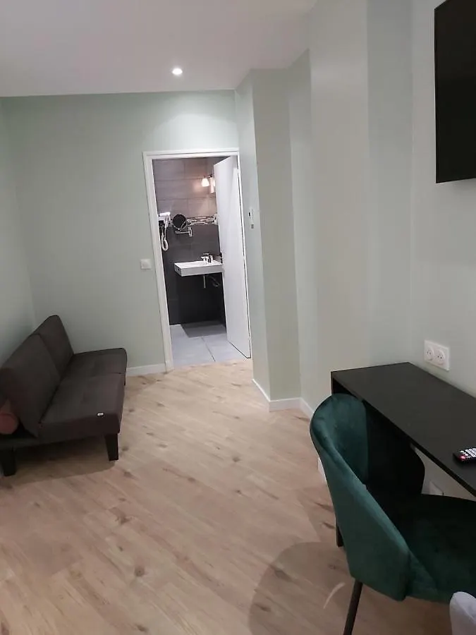 פריז Hotel B Square