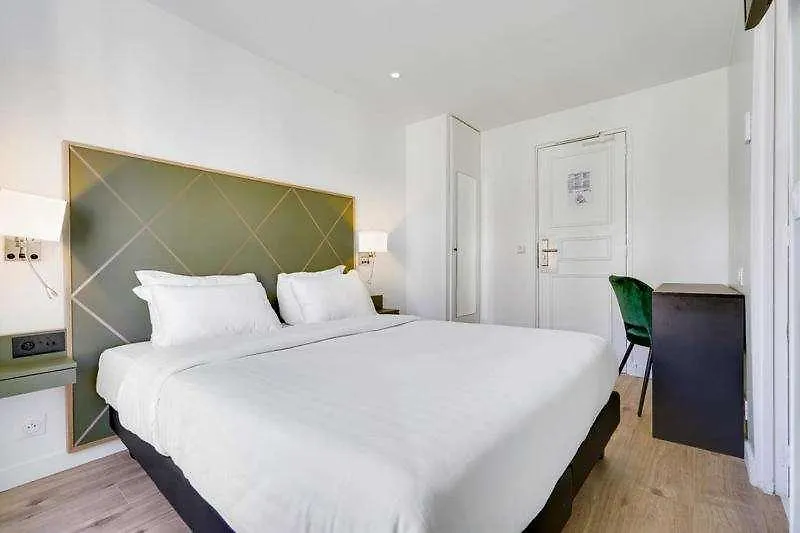 ***  פריז Hotel B Square צרפת